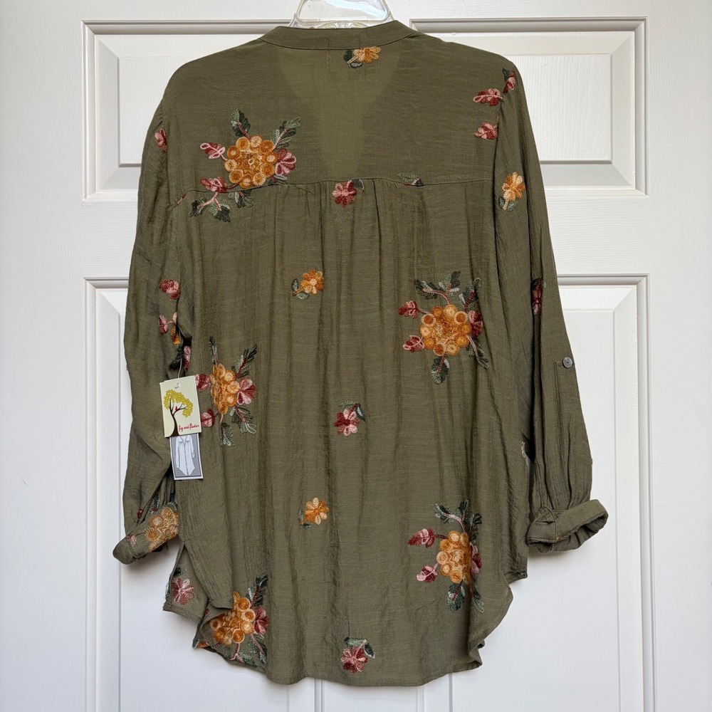 Fig and Flower Olive Green Floral Embroidered Roll Tab Button Down Blouse L NEW - Picture 13 of 14